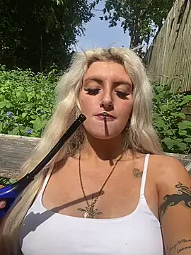 Snapshot of Livistreetxx chatting on May 22, 9:48 am Livistreetxx online show from May 22, 9:48 am