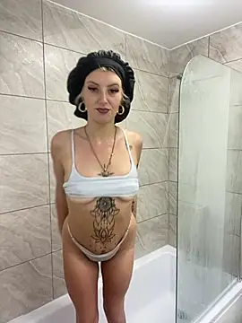 Snapshot of Livistreetxx chatting on June 3, 2:19 pm Livistreetxx online show from June 3, 2:19 pm