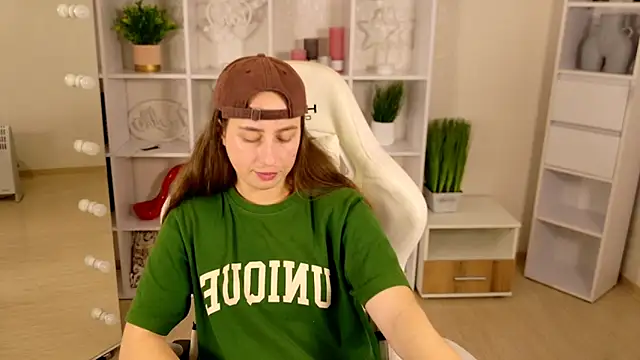 NadinnL online show from May 31, 6:31 am