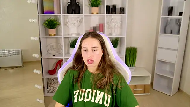 NadinnL online show from June 4, 6:41 am