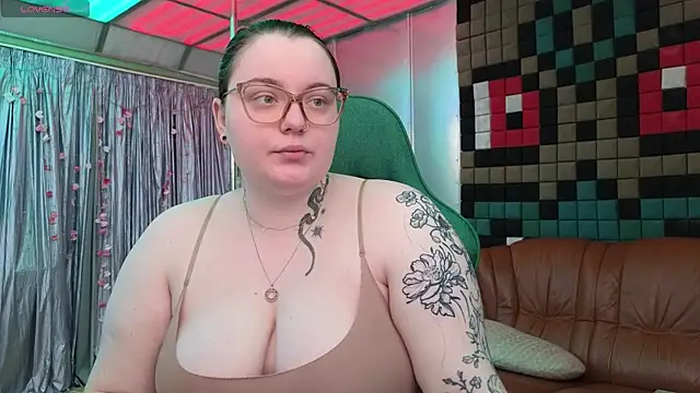 Snapshot of CatherineClaire chatting on May 14, 11:06 am CatherineClaire online show from May 14, 11:06 am