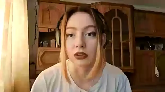 Snapshot of LubaGiovanni chatting on April 28, 7:02 am LubaGiovanni online show from April 28, 7:02 am
