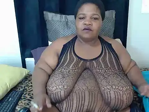 Snapshot of BBWMIDGET40 chatting on May 20, 9:26 am BBWMIDGET40 online show from May 20, 9:26 am