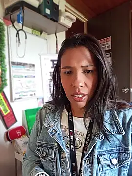 Snapshot of Ivon_C chatting on May 14, 1:18 pm Ivon C online show from May 14, 1:18 pm