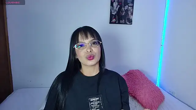Snapshot of Angelica_sexluv chatting on April 23, 8:33 pm Angelica sexluv online show from April 23, 8:33 pm