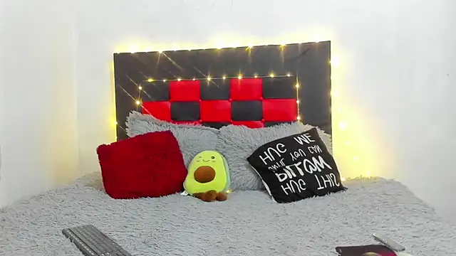 camila valenciia  online show from April 22, 4:41 pm