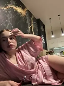 Snapshot of LOLAskk chatting on June 20, 8:00 pm LOLAskk online show from June 20, 8:00 pm