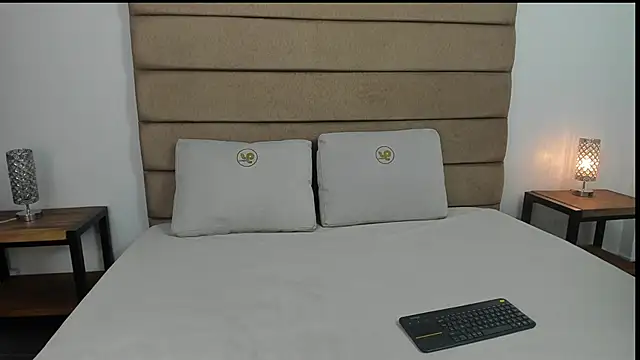 claire scott online show from April 22, 7:15 pm