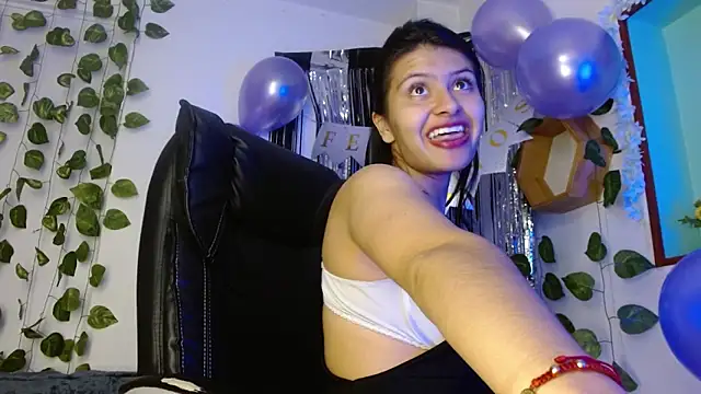 Snapshot of Jennal-Guerrero chatting on June 4, 12:05 am Jennal-Guerrero online show from June 4, 12:05 am