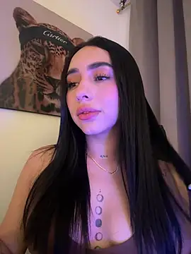 IsabellaNoir  online show from June 5, 1:23 am