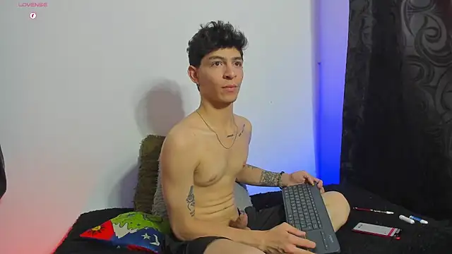  IanLark online show from May 10, 6:46 pm