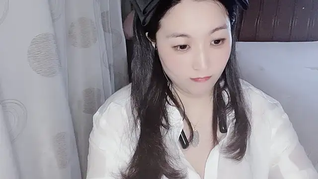 Snapshot of D-Misslu chatting on June 6, 3:39 pm D-Misslu online show from June 6, 3:39 pm