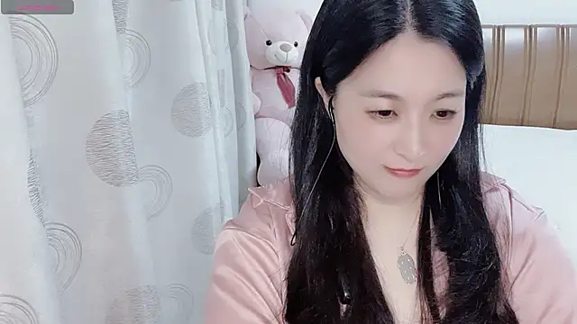 Snapshot of D-Misslu chatting on June 20, 2:42 pm D-Misslu online show from June 20, 2:42 pm