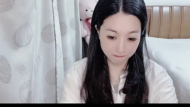 Snapshot of D-Misslu chatting on July 4, 12:44 pm D-Misslu online show from July 4, 12:44 pm