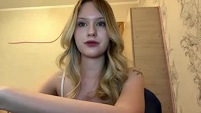 Snapshot of HoneyBlink chatting on April 28, 2:11 pm HoneyBlink online show from April 28, 2:11 pm