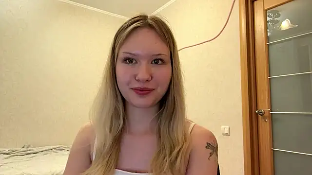 Snapshot of HoneyBlink chatting on May 2, 3:17 pm HoneyBlink online show from May 2, 3:17 pm