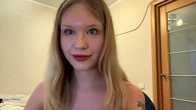 Snapshot of HoneyBlink chatting on May 6, 2:11 pm HoneyBlink online show from May 6, 2:11 pm