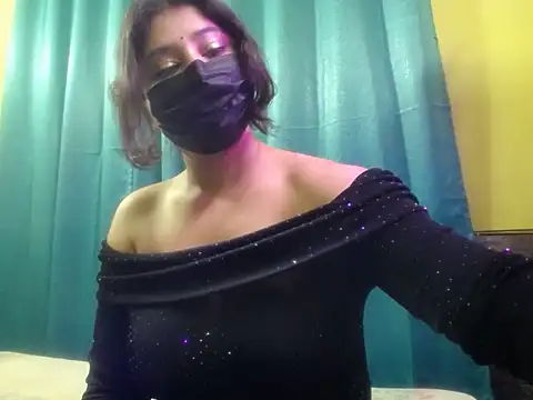 Snapshot of -Queenie chatting on July 2, 6:47 pm -Queenie online show from July 2, 6:47 pm