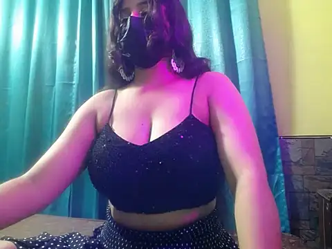 Snapshot of -Queenie chatting on July 3, 7:20 pm -Queenie online show from July 3, 7:20 pm