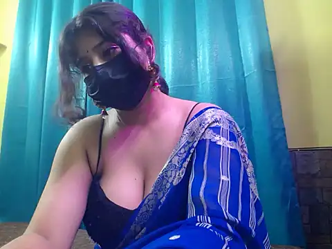 Snapshot of -Queenie chatting on July 5, 6:48 pm -Queenie online show from July 5, 6:48 pm