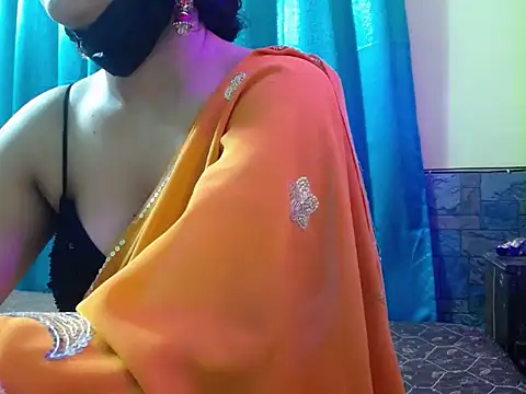 Snapshot of -Queenie chatting on July 7, 6:34 pm -Queenie online show from July 7, 6:34 pm