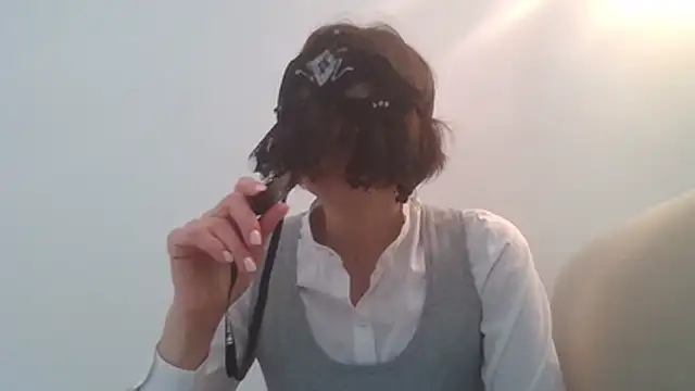 Snapshot of HelenTiAscolta chatting on May 19, 3:07 pm HelenTiAscolta online show from May 19, 3:07 pm