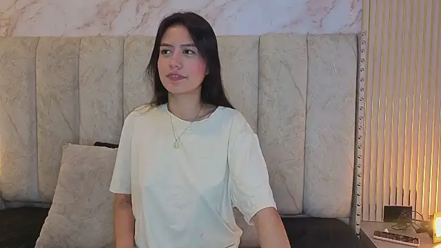 Snapshot of Alahia_Bloom chatting on June 18, 11:58 am Alahia Bloom online show from June 18, 11:58 am