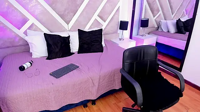 Mia Velez1 online show from May 16, 10:36 am