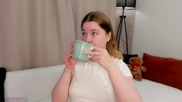 Snapshot of MERRIEMS chatting on May 9, 1:11 am MERRIEMS online show from May 9, 1:11 am