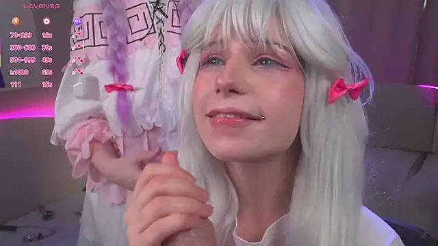 Snapshot of CosplayDream chatting on May 1, 7:24 am CosplayDream online show from May 1, 7:24 am