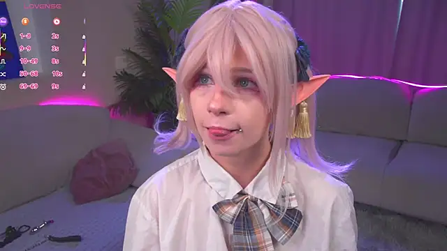 Snapshot of CosplayDream chatting on May 6, 6:41 am CosplayDream online show from May 6, 6:41 am