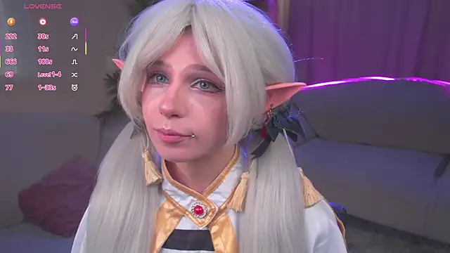 Snapshot of CosplayDream chatting on May 7, 6:19 am CosplayDream online show from May 7, 6:19 am