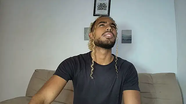 Snapshot of salvatore_amator chatting on July 2, 1:50 pm salvatore amator online show from July 2, 1:50 pm
