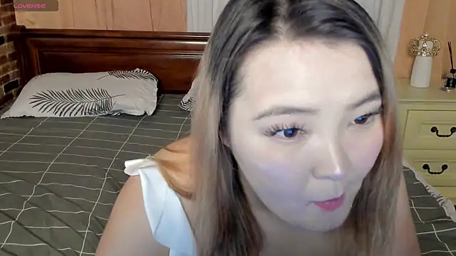 Snapshot of VelvetKIss01 chatting on May 5, 3:53 pm VelvetKIss01 online show from May 5, 3:53 pm
