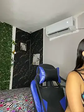 Snapshot of ValentinaLux_Oficiall chatting on June 22, 6:27 pm ValentinaLux Oficiall online show from June 22, 6:27 pm