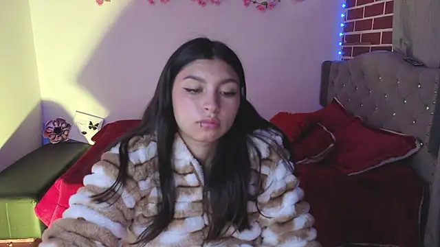 Snapshot of isabella_monntolvo chatting on May 7, 3:28 pm isabella monntolvo online show from May 7, 3:28 pm