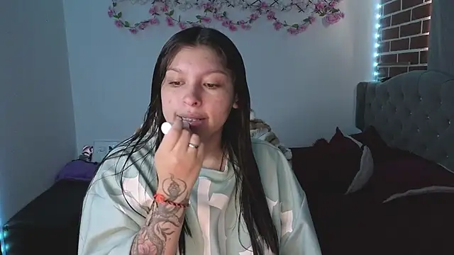 Snapshot of isabella_monntolvo chatting on May 21, 5:31 pm isabella monntolvo online show from May 21, 5:31 pm