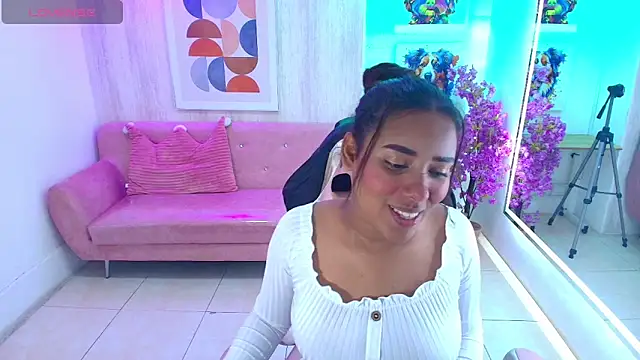 Snapshot of Afrodita_loren chatting on May 23, 3:34 am Afrodita loren online show from May 23, 3:34 am