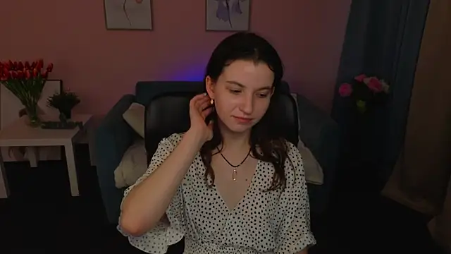 BelovedAlice online show from April 29, 6:28 am