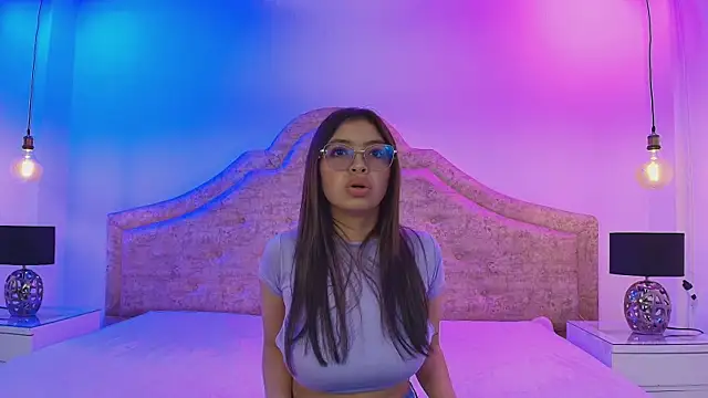 SamaraVale online show from April 21, 8:55 pm