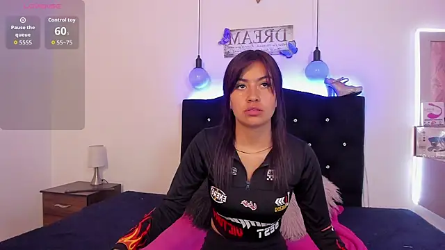 lizz cherry  online show from April 22, 9:16 pm