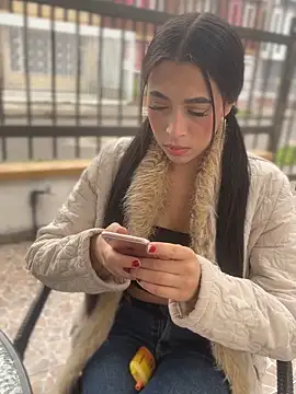 Snapshot of Ferrari_Pinkk chatting on April 23, 6:10 pm Ferrari Pinkk online show from April 23, 6:10 pm