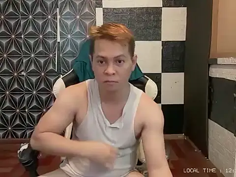 Snapshot of FuckMeeGUYS chatting on May 25, 4:18 am FuckMeeGUYS online show from May 25, 4:18 am