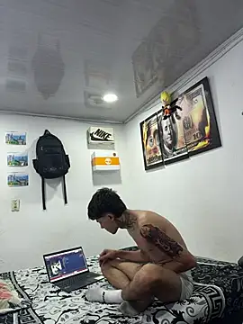 Snapshot of Jackdaniel001_ chatting on June 1, 4:47 am Jackdaniel001 online show from June 1, 4:47 am