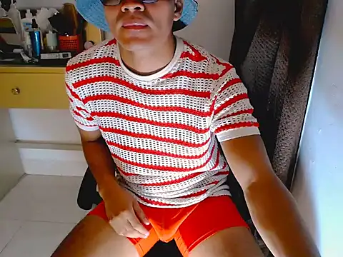 bombomdechcolate online show from April 22, 9:05 pm