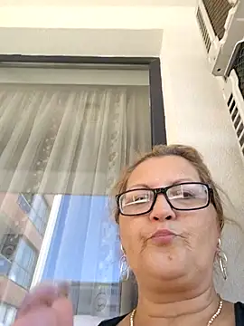 Snapshot of Divineblond chatting on October 10, 9:52 am Divineblond online show from October 10, 9:52 am