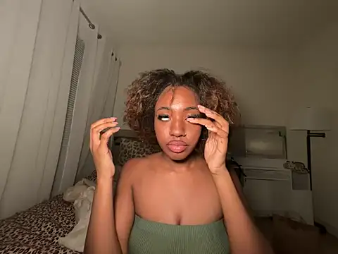 ebonydolled online show from June 10, 1:50 am