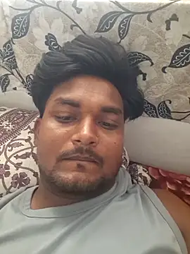 Snapshot of Gujju_here chatting on May 4, 4:08 am Gujju here online show from May 4, 4:08 am