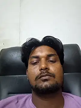 Snapshot of Gujju_here chatting on August 1, 9:52 am Gujju here online show from August 1, 9:52 am