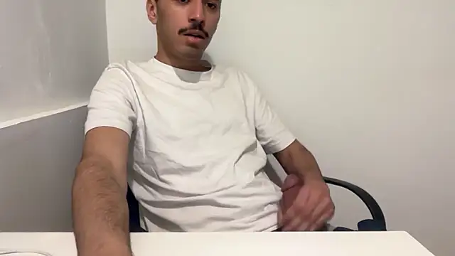 Snapshot of IBRAELM_ chatting on April 22, 1:01 pm IBRAELM online show from April 22, 1:01 pm